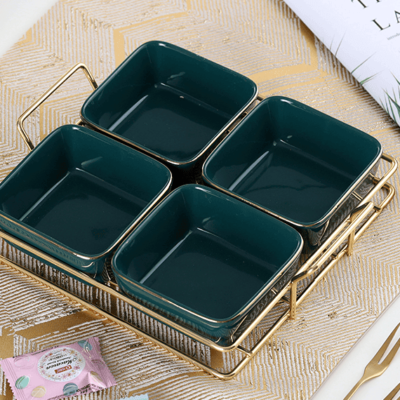 مجموعة من أربعة أطباق سيراميك مطلية بالذهب للفواكه