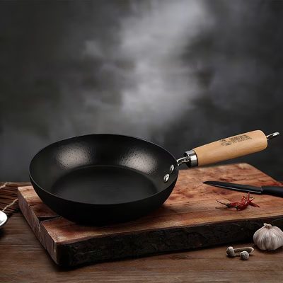 HL-1327 Refined Iron Frying Pan with Wooden Handle 20cm